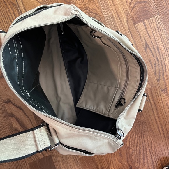 Lacoste multi use shoulder bag! Khaki canvas bag for travel, laptop etc! - Picture 2 of 4